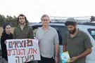 המזוודות לעזתים - מיצג סמוך למעבר ארז