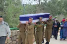 צילום: ערוץ 7 Похороны старшего сержанта (рез.) Урии Саруси (ז"ל)