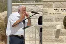 צילום: רן דהן, TPS Rabbi Kalmanson plays harmonica by son's grave