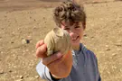 במהלך טיול: הילד גילה אוצר ארכיאולוגי