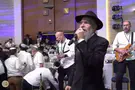 Avraham Fried electrifies the crowd at Mercaz HaRav Yeshiva