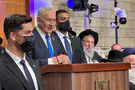 Netanyahu hints at next move, drawing applause