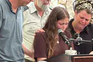 צילום: ערוץ 7 «Ты не боялся ничего, я мечтала увидеть тебя отцом»