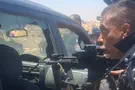להשעות שוטר שתועד מאיים על מתיישבים בנשק