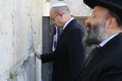 Mossad chief places note in Western Wall