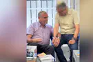 צילום: באדיבות המשפחה החיבוק המצמרר בין שתי המשפחות