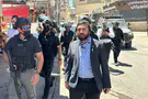 צילום: ערוץ 7 ערבים יידו אבנים לעבר ח"כ סוכות בכפר עקב