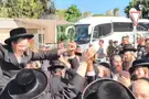 צילום: מאיר פ. תיעוד שעורר זעם: ריקוד עם עריקים ששוחררו