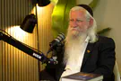 צילום: ערוץ 7 מהנער החילוני לאיש מאחורי מנורת הזהב