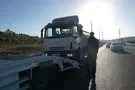 צילום: דוברות המשטרה משאית שהורדה מהכביש, נתפסה בלי בלמים