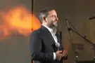 ללא צפו: משה לוק בביצוע לפיוט המוכר
