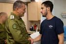 לפני השנה החדשה: הרמטכ"ל מצדיע לפצועים