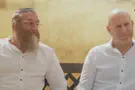צילום: באדיבות קשת 12 צפו: חנוך דאום "פוגש" את אביו המנוח