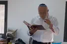 הרב אנגל התרגש ובירך "מציב גבול אלמנה"