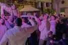צילום: קשר יהודי שורדי הנובה והמשפחות רקדו עם ספרי התורה