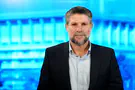 «На столе 9 бутылок: две с соком, 7 с ядом. Вы готовы рискнуть?»