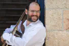 צילום: Hadas Parush/Flash90 אהרן רזאל מחתן בן - ומפתיע בשיר חדש