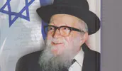 עמוד הימיני בארץ חמדה