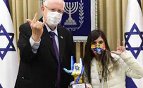 פסלון "I LOVE YOU" הוצב בבית הנשיא