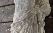 רשות העתיקות פסל רומי נחשף בקיסריה עקב מזג האוויר הסוער