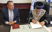הרב הראשי מכר את החמץ של יהודי העולם