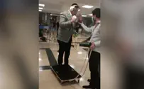 טוקר עלה על מריצה בכנסת וקרא לליברמן