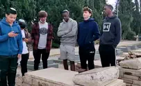 חניכי כפר הנוער אמי"ת פקדו את קברי הבוגרים הנופלים