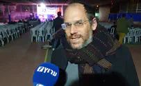צילום: חזקי ברוך "סוף סוף יש קהל": אהרון רזאל נרגש