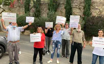 Netanyahu's supporters to Elkin's wife: You Russian traitor