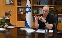 "גנץ נפגש עם טרוריסט"