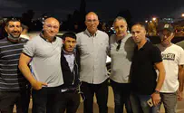 ריקודים מחוץ לביתו של ניר אורבך