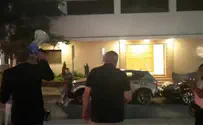 מפגיני ימין מוחים מול משרדי פייסבוק