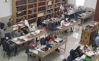 אור עקיבא: ישיבת הסדר, אבל אחרת