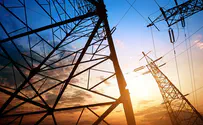 Watch: Chinese electricians risk lives to repair power lines