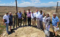 IDF soldiers host Iranian Muslims at military base