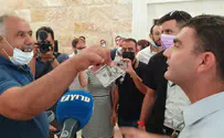 "אתם רצחניים, מאיימים על הבתים שלנו"
