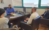 הרב מנחם פרל נפגש עם השר מתן כהנא