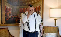 בנט בתפילין: מרגש או פוליטי?