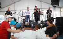 Avraham Fried concert for Netanya children an 'energy boost'