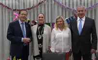 Former PM Netanyahu and wife Sara visit Pres. Herzog's sukkah