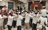מאות רקדו בהקפות השניות בישיבת בית אל
