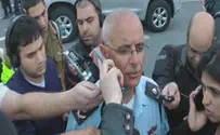 השר אהרונוביץ' וניצב פרנקו במקום הפיגוע