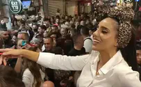 נרקיס בהופעה ספונטנית בשוק מחנה יהודה