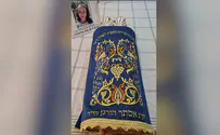 הציור של אסתר הורגן הי"ד על ספר התורה