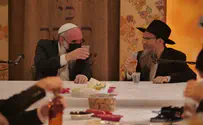 מאות חגגו: התוועדות יחודית הכנסת ספר תורה