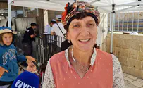 בין הזוכים: שולי מועלם ועמוס ידלין