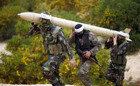 Боевики ХАМАС запускает ракеты по израильским самолетам