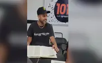 צפו: דודו אהרון עושה פרשת שבוע בנוסח תימן