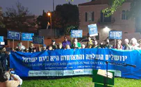 Fmr ambassador to US joins protest against Jerusalem consulate
