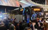 Десятки протестующих перекрыли Струнный мост
